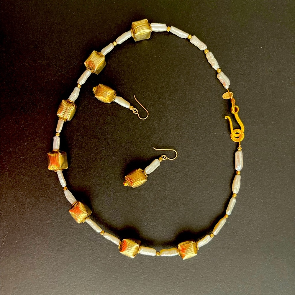 Freshwater pearl and gold necklace and earrings